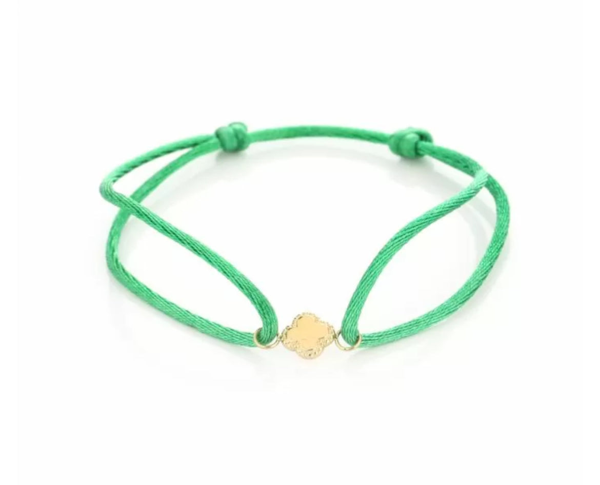 Armband satin met klaver groen