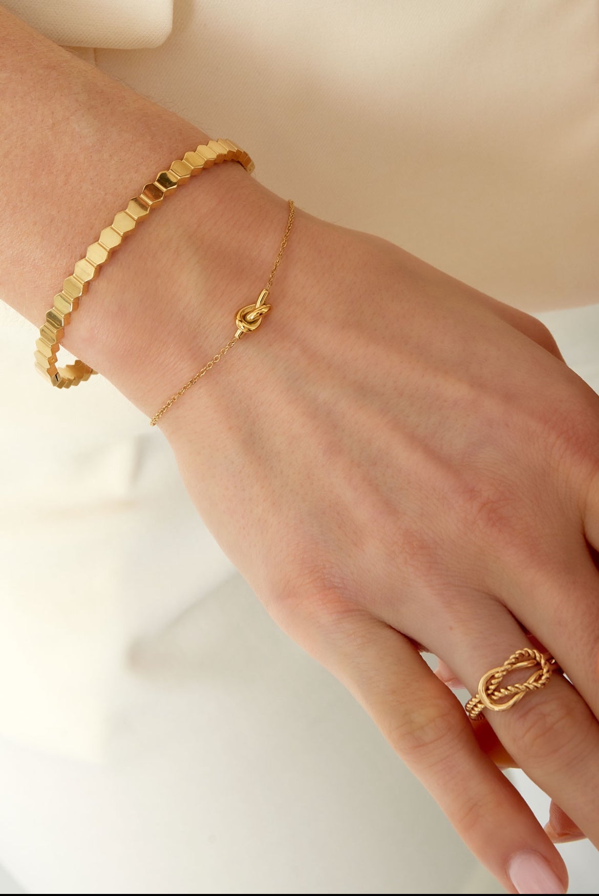 Armband knoopje goud