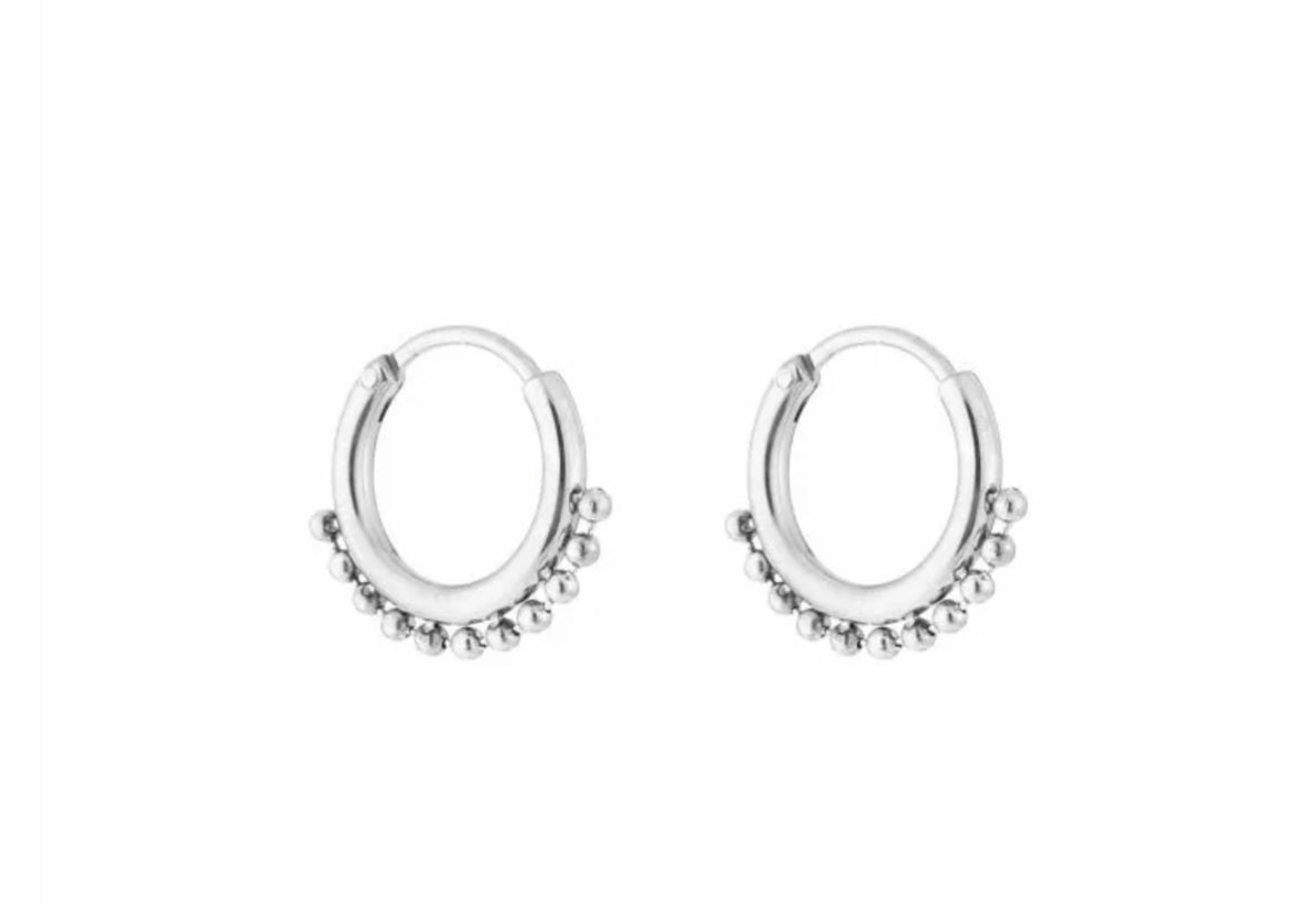 Oorbellen Bali dots zilver