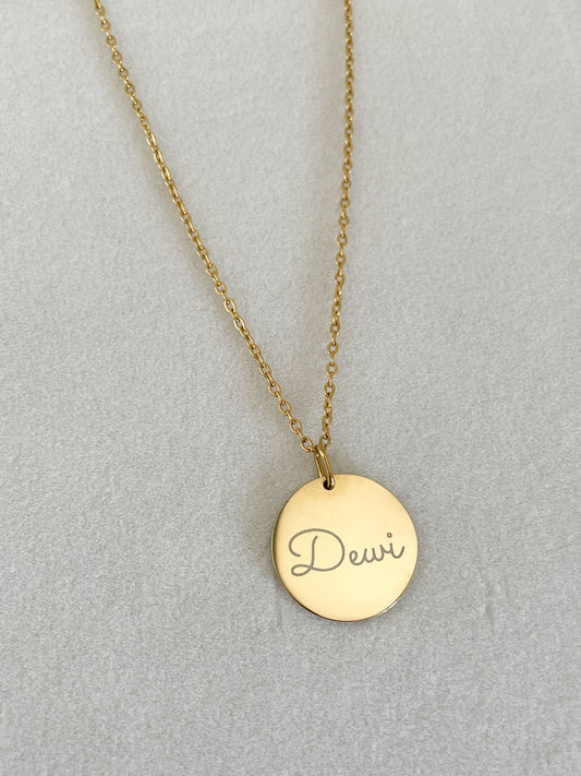 Gegraveerde namen ketting sierlijk lettertype