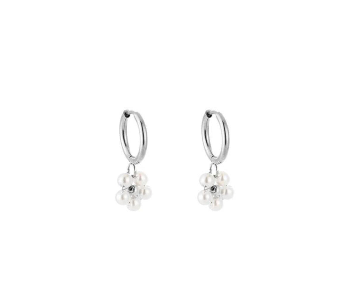 Oorbellen bloem met parels zilver