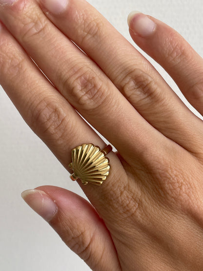 Ring met platte schelp goud