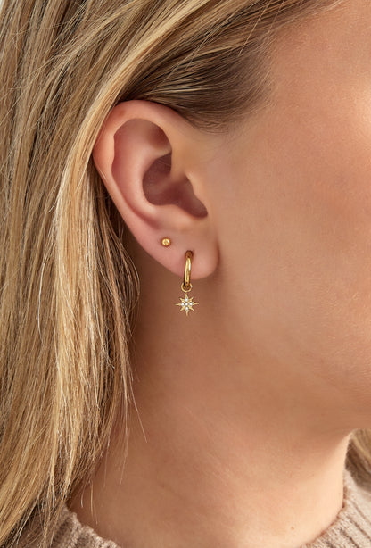 Oorbellen met ster en steentjes goud