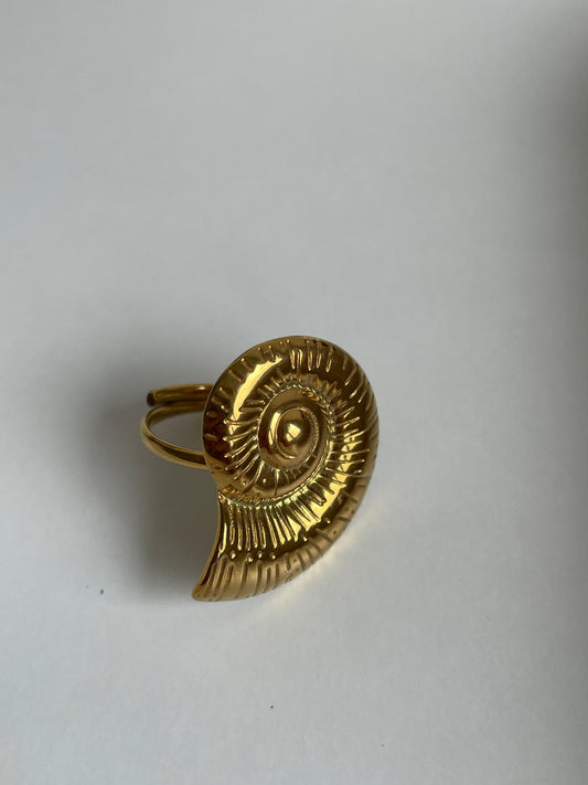 Ring ronde schelp goud