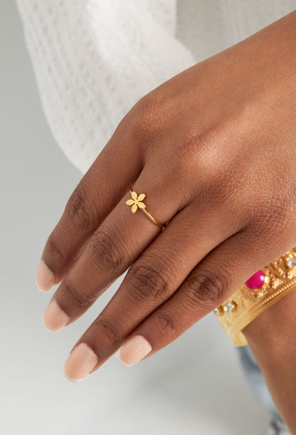 Ring met klein bloemetje goud