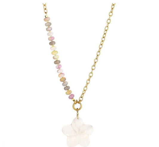 Ketting met beige kralen & bloem bedel