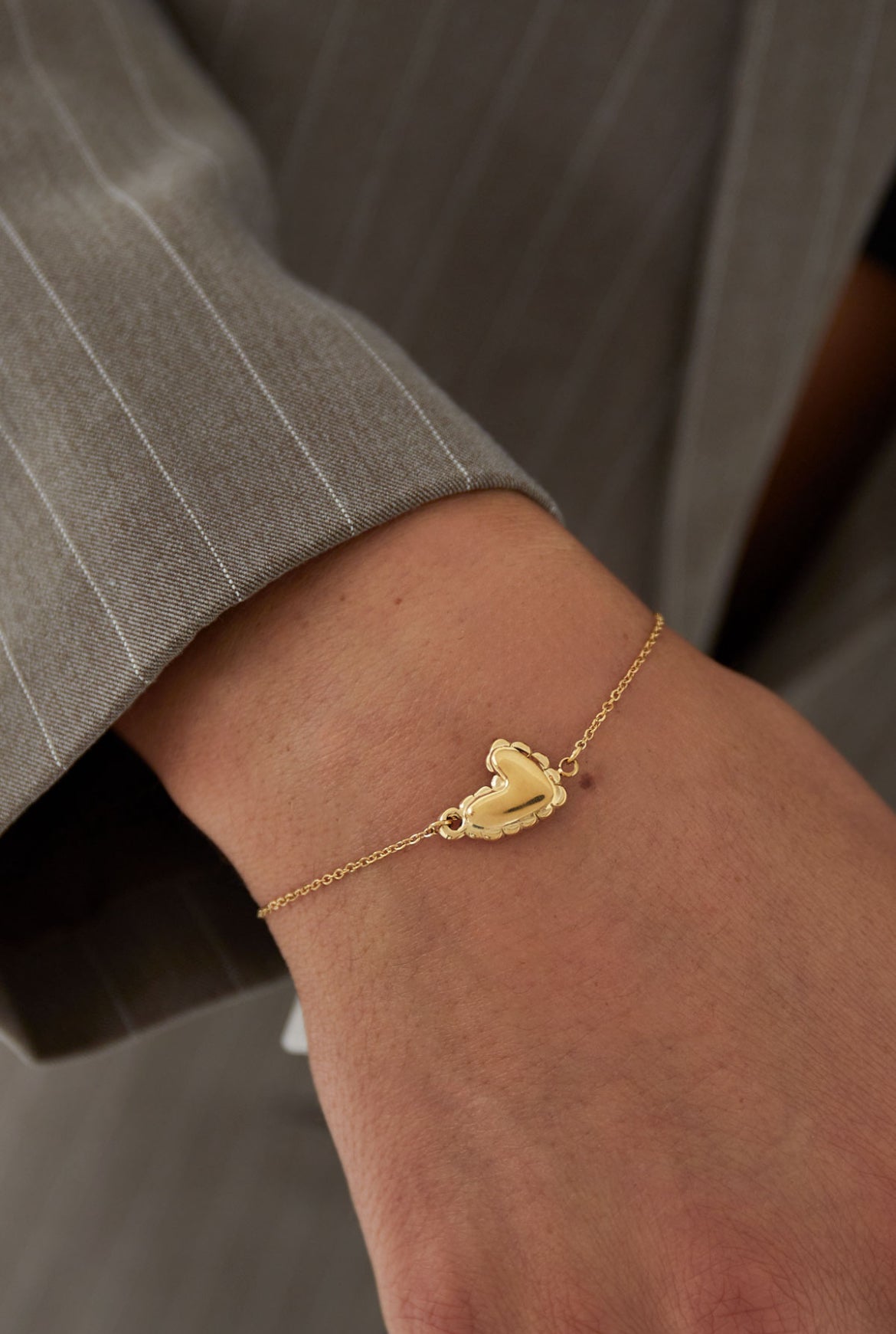 Armband met schuin hartje goud