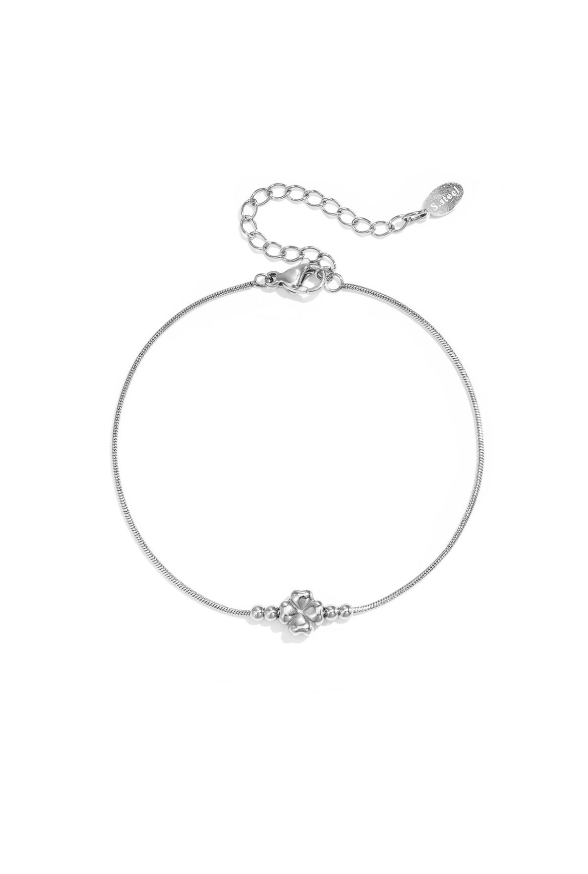 Armband met subtiel klavertje zilver