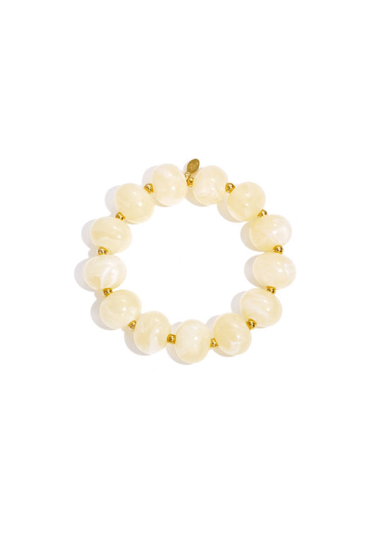 Armband met witte kralen goud