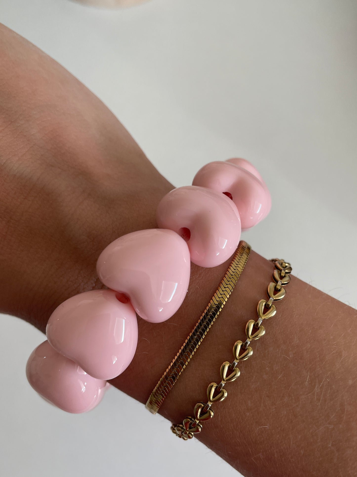 Armband met grote hartjes kralen