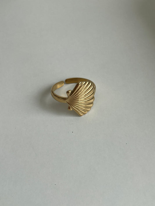 Ring met platte schelp goud