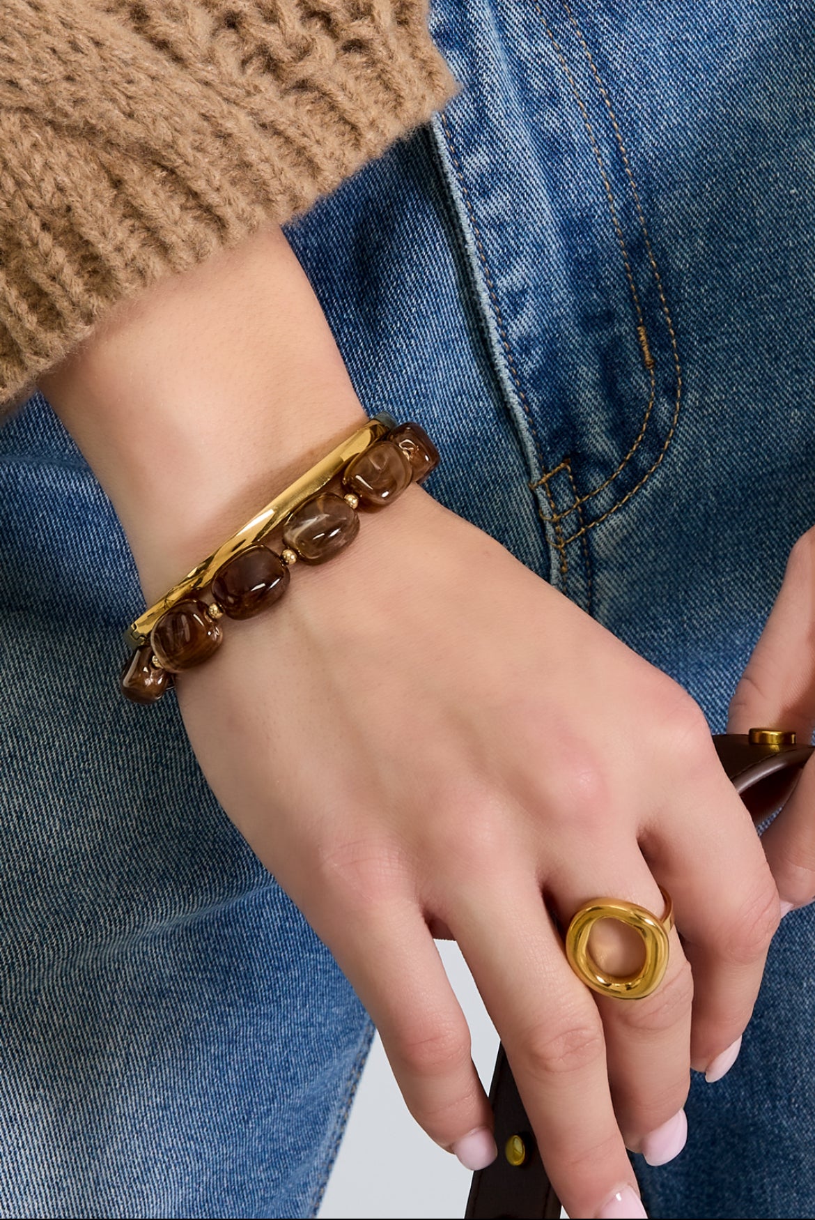 Elastische bruine kralen armband