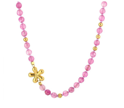 Kralen ketting met bloemetje fuchsia