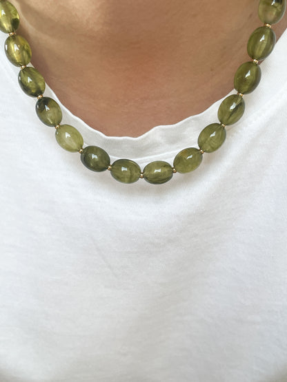 Groene kralen ketting met gouden kralen