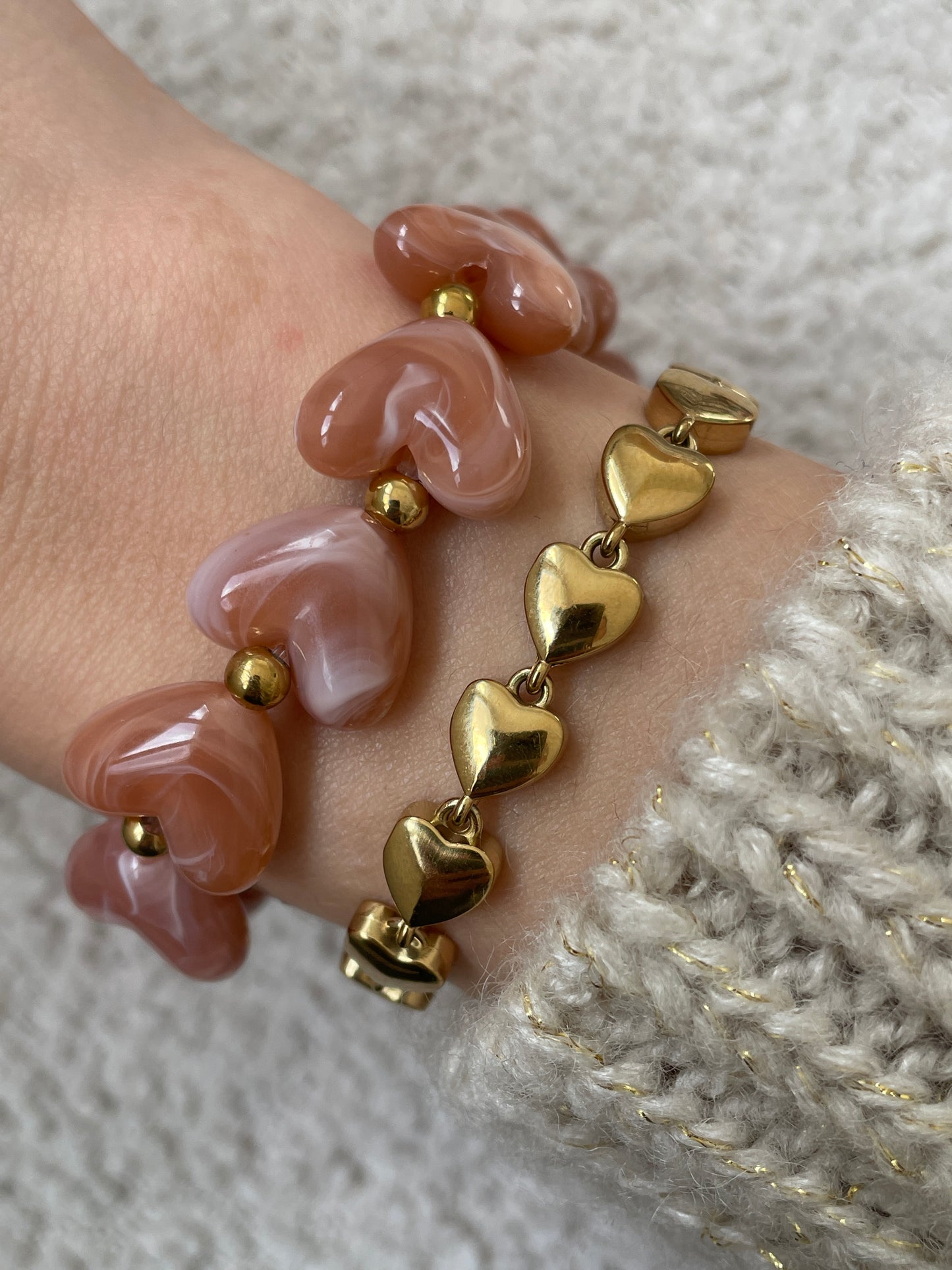Kralen armband met hartjes kralen zalm roze