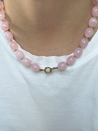 Licht roze kralen ketting met gouden detail