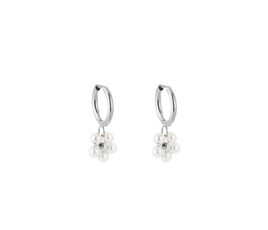 Oorbellen bloem met parels zilver