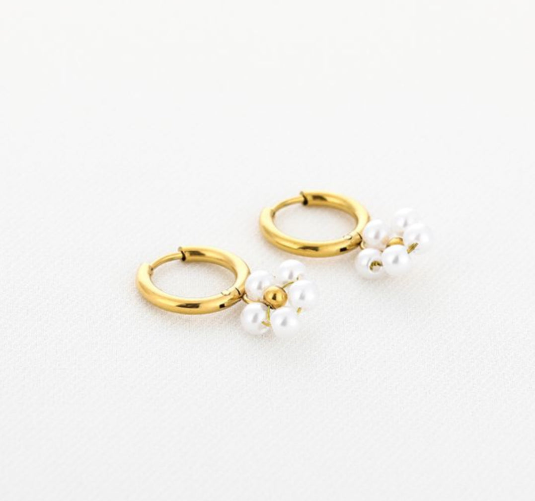 Oorbellen parel bloemmetjes goud