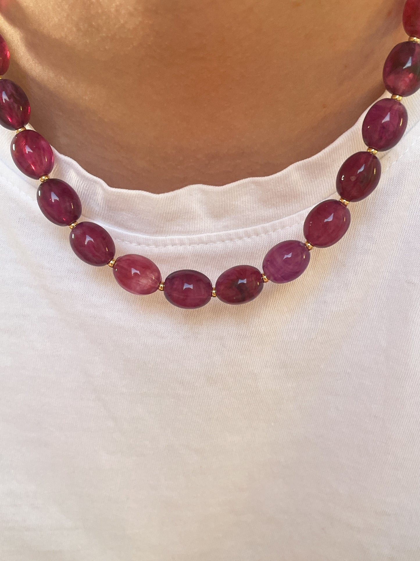 Paarse kralen ketting met gouden kralen